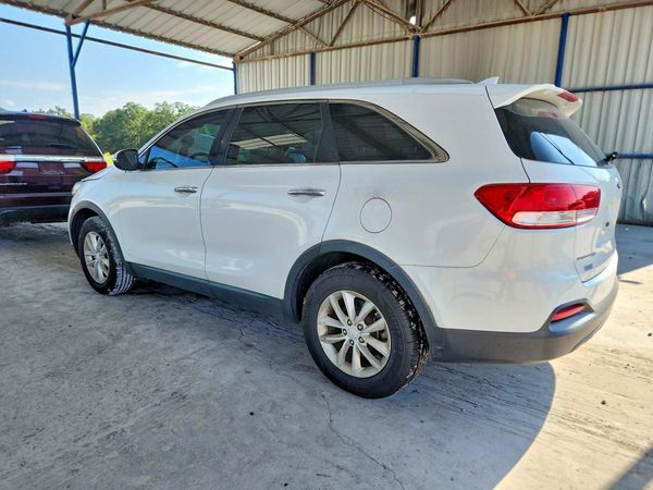 2016 KIA SORENTO L / LX