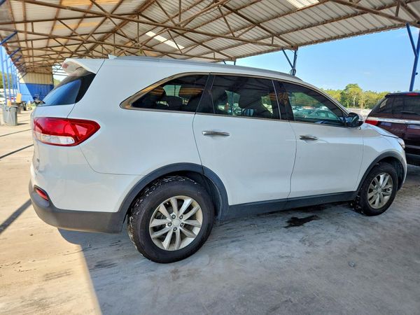 2016 KIA SORENTO L / LX