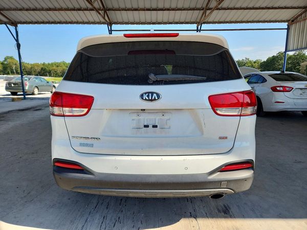 2016 KIA SORENTO L / LX
