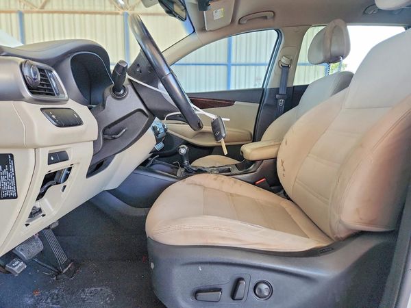 2016 KIA SORENTO L / LX