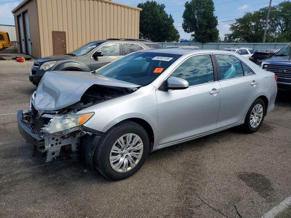 2012 TOYOTA CAMRY — Front 3/4