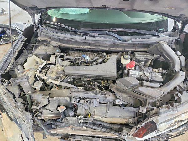 2019 NISSAN ROGUE — Engine bay