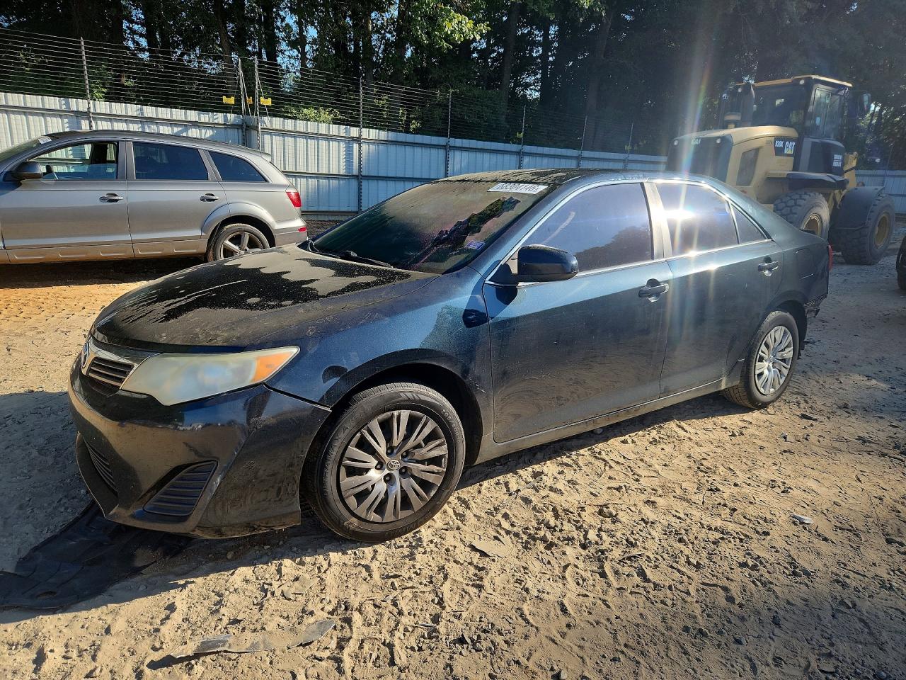 2014 TOYOTA CAMRY — Front 3/4