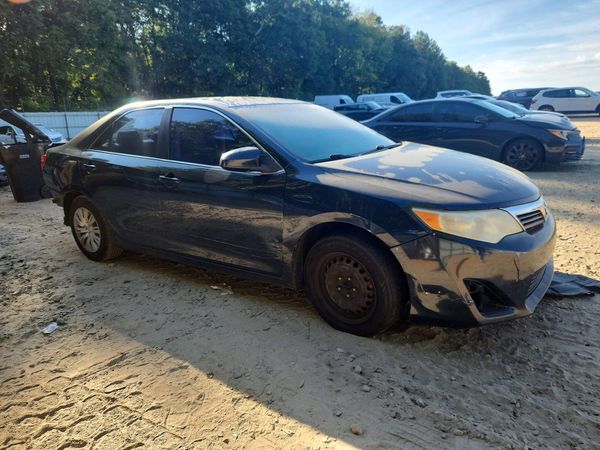 2014 TOYOTA CAMRY — Passenger 3/4
