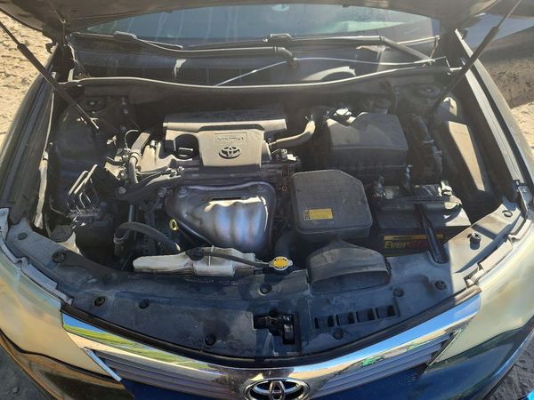 2014 TOYOTA CAMRY — Engine bay