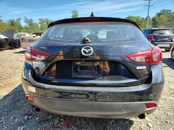 2016 MAZDA 3 SE