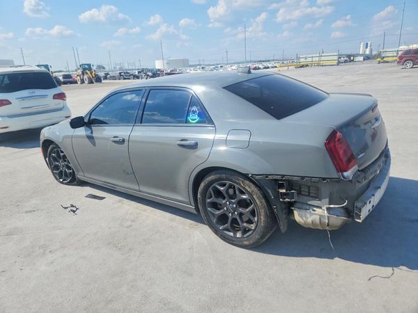2019 CHRYSLER 300