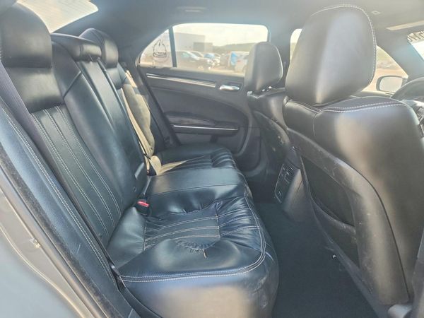 2019 CHRYSLER 300