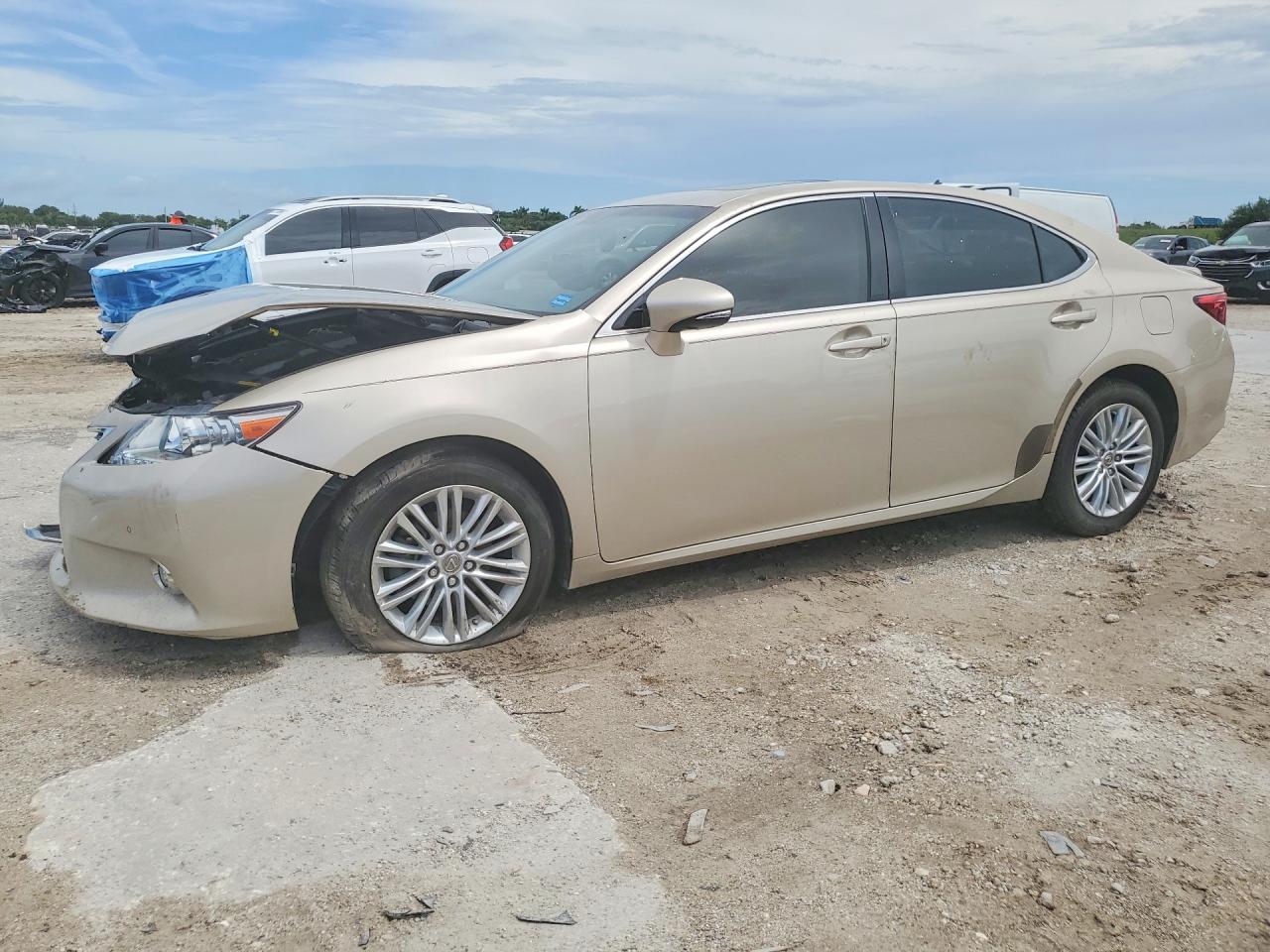 2015 LEXUS ES 350 — Front 3/4