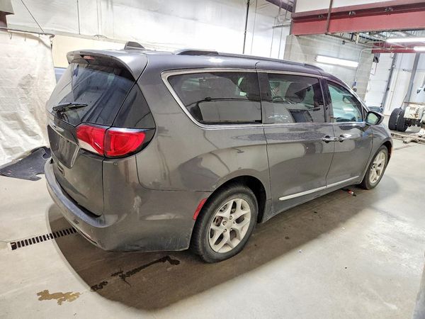 2017 CHRYSLER PACIFICA Touring L — PSRA
