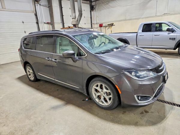 2017 CHRYSLER PACIFICA Touring L — Passenger 3/4