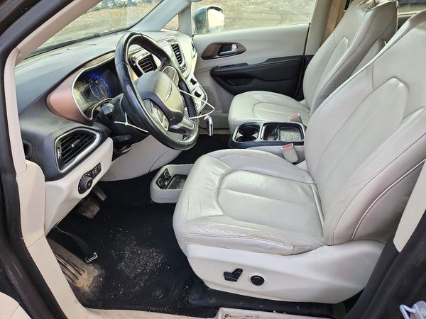 2017 CHRYSLER PACIFICA Touring L — DENT