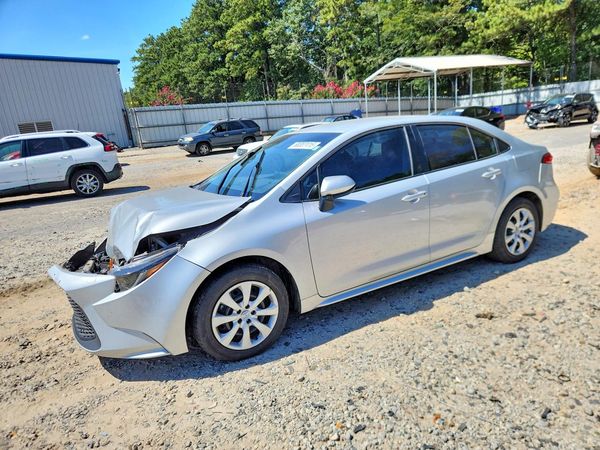 2022 TOYOTA COROLLA LE — Front 3/4
