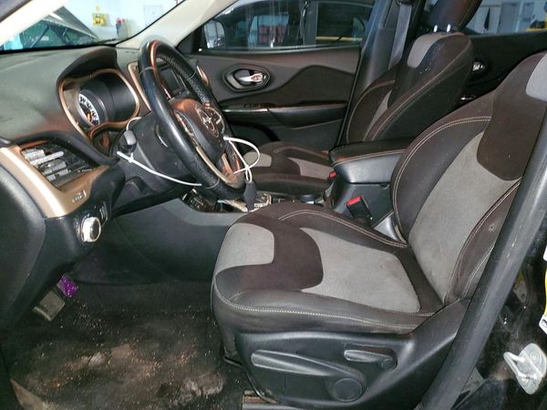 2014 JEEP CHEROKEE Sport — DENT
