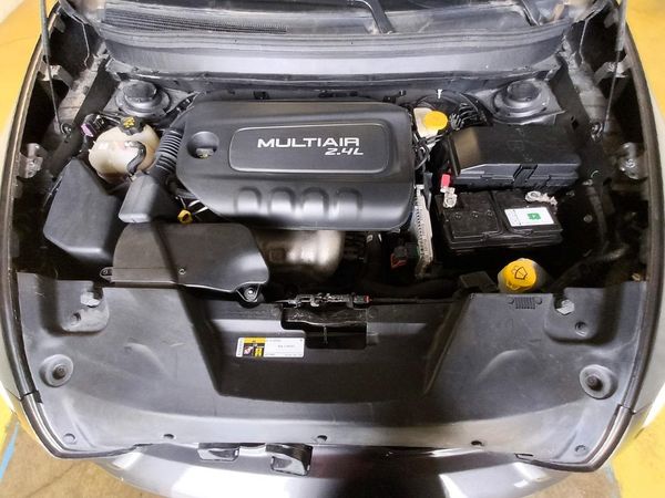 2017 JEEP CHEROKEE — Engine bay