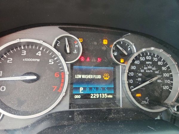 2014 TOYOTA TUNDRA SR5