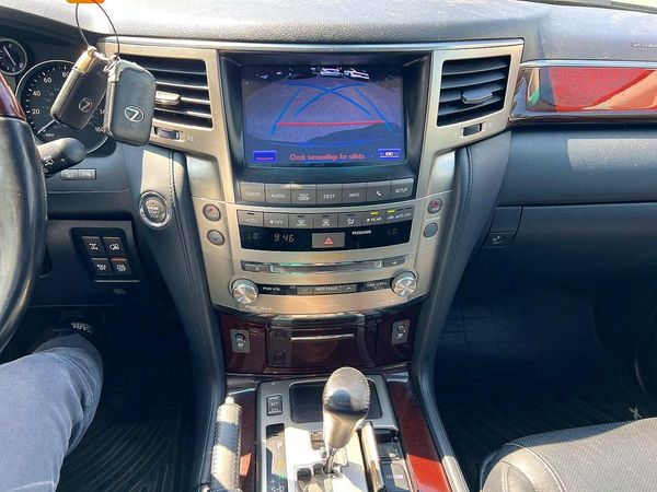 2013 LEXUS LX