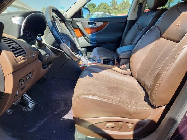2014 INFINITI QX70 — DENT