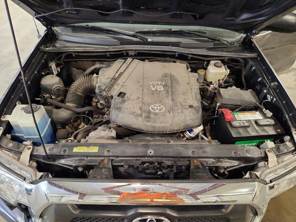2013 TOYOTA TACOMA Delux — Engine bay