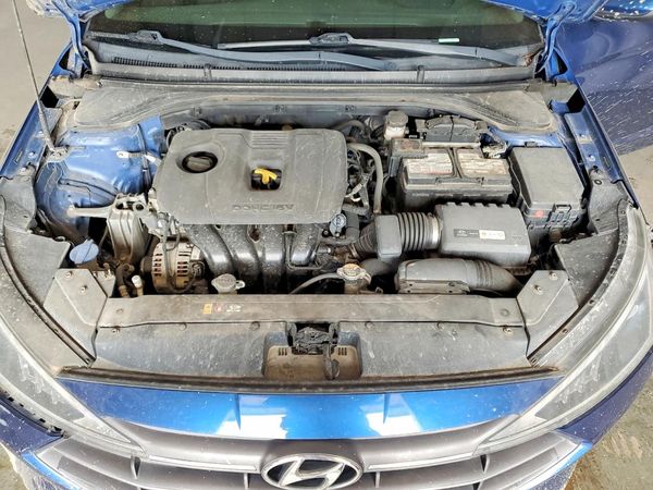 2019 HYUNDAI ELANTRA — Engine bay