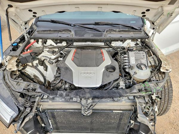 2018 AUDI SQ5 quattro Prestige — Engine bay