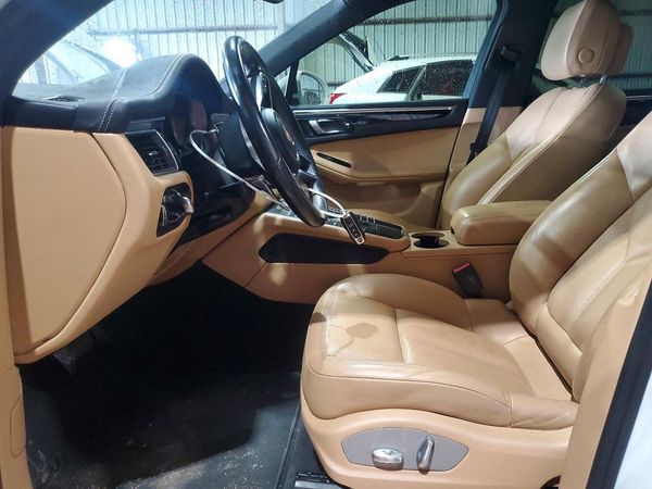 2017 PORSCHE MACAN