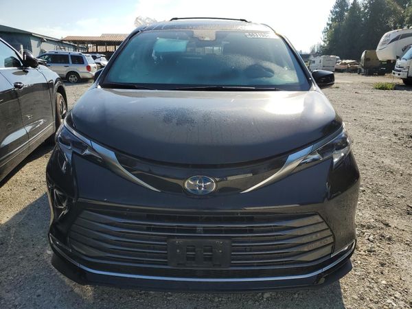 2021 TOYOTA SIENNA Platinum
