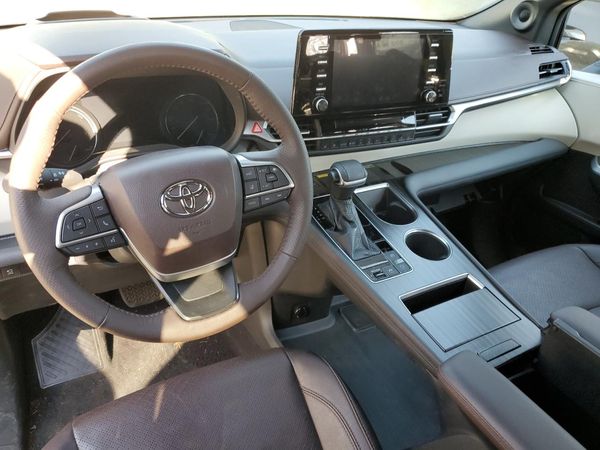 2021 TOYOTA SIENNA Platinum
