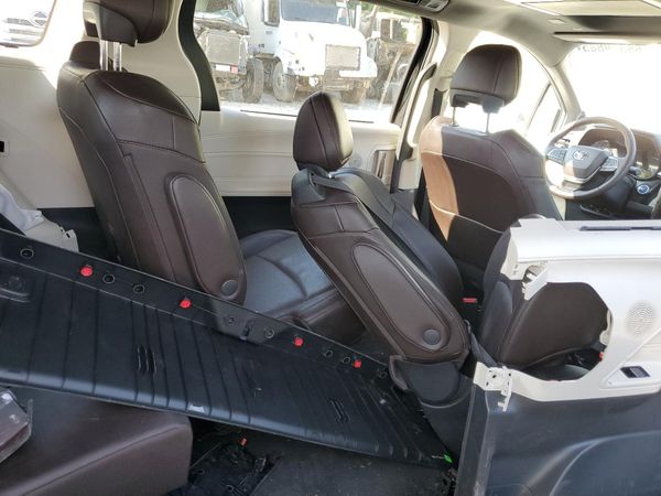 2021 TOYOTA SIENNA Platinum