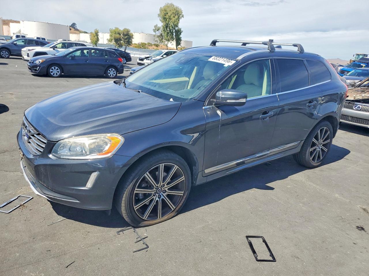 2015 VOLVO XC60 Platinum (non R design)