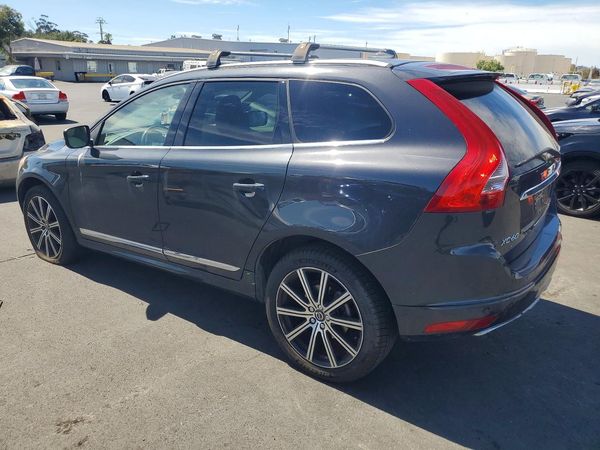 2015 VOLVO XC60 Platinum (non R design)