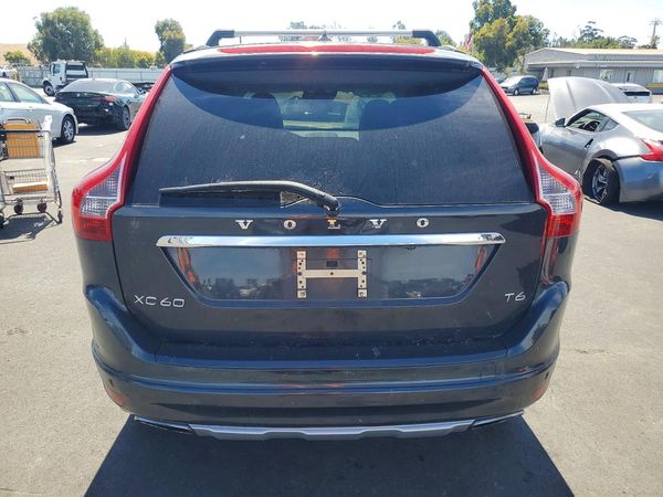 2015 VOLVO XC60 Platinum (non R design)