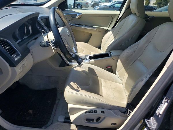 2015 VOLVO XC60 Platinum (non R design)