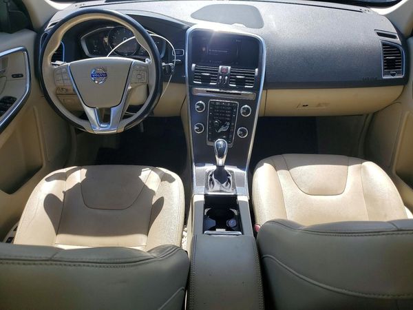 2015 VOLVO XC60 Platinum (non R design)