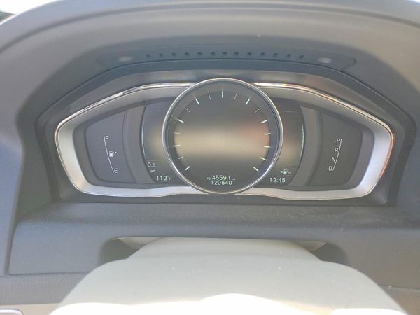 2015 VOLVO XC60 Platinum (non R design)