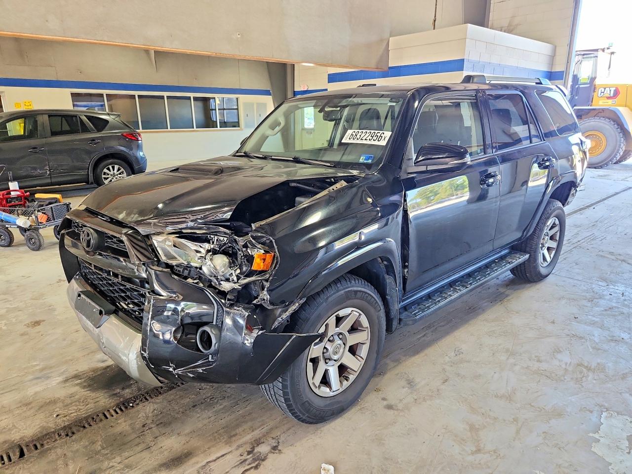 2014 TOYOTA 4RUNNER Base — Front 3/4