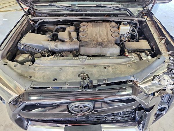 2014 TOYOTA 4RUNNER Base — Engine bay
