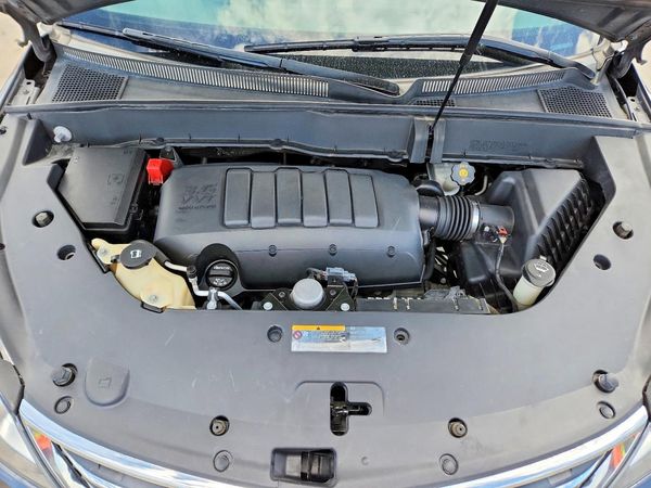 2014 CHEVROLET TRAVERSE 2LT — Engine bay