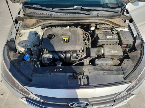 2019 HYUNDAI ELANTRA — Engine bay