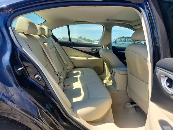 2015 INFINITI Q50