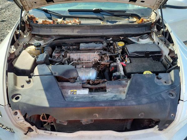 2014 JEEP CHEROKEE Limited — Engine bay