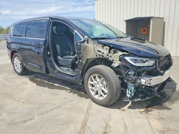 2026 CHRYSLER PACIFICA Select — Passenger 3/4