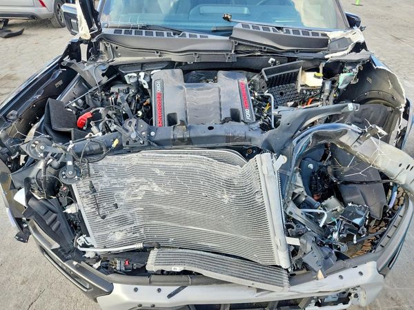 2026 FORD F150 Raptor — Engine bay