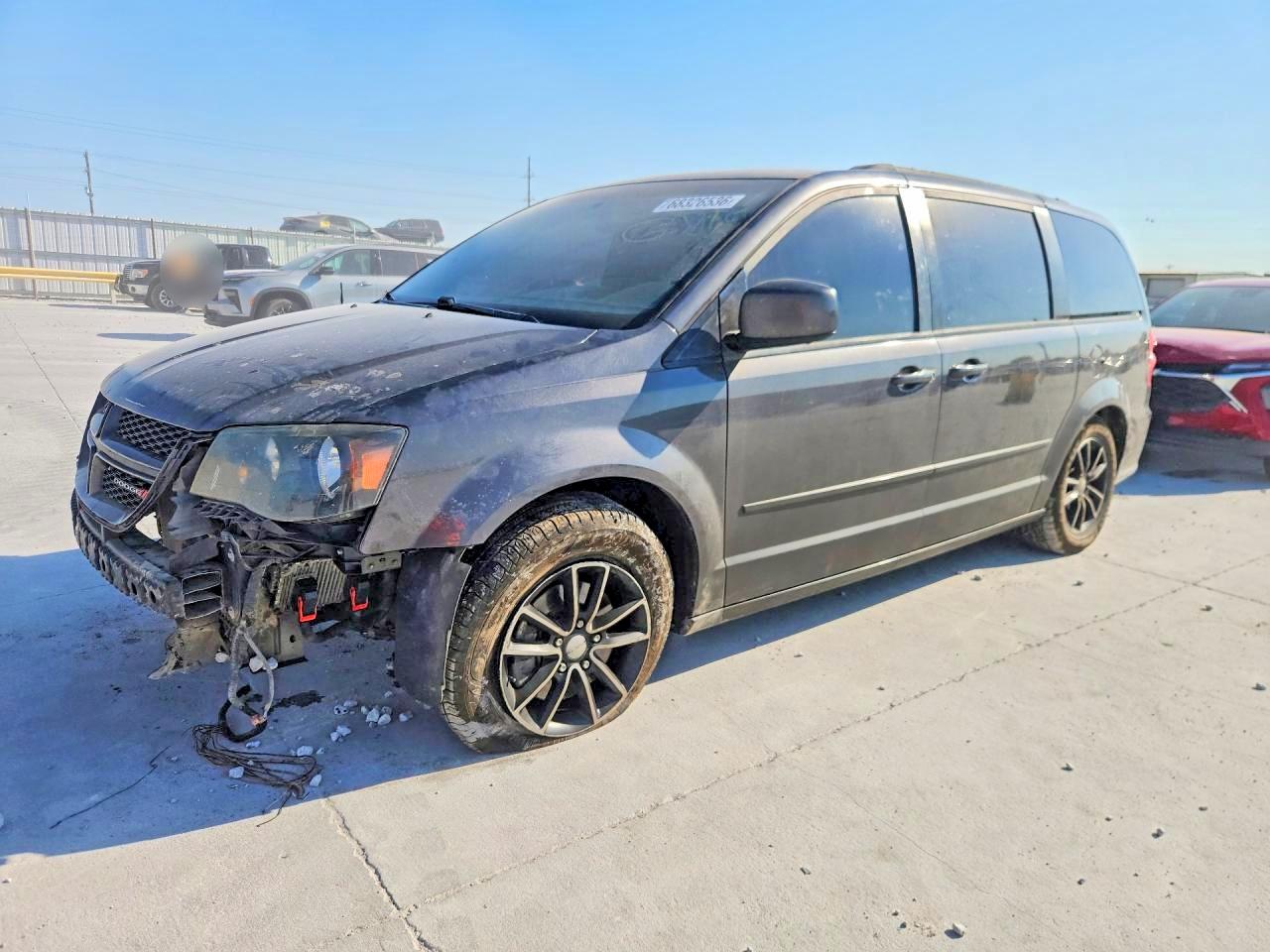 2017 DODGE CARAVAN GT — Front 3/4