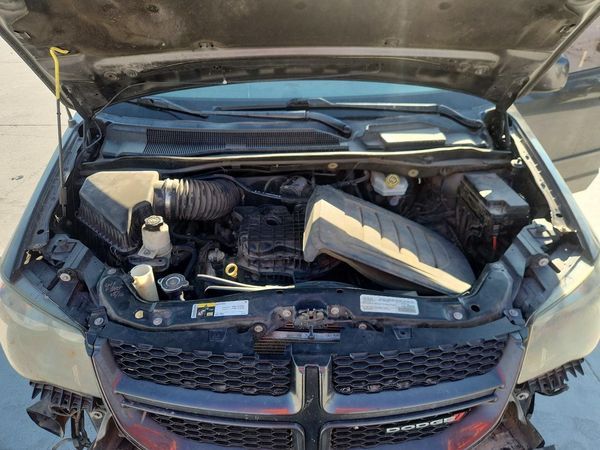 2017 DODGE CARAVAN GT — Engine bay