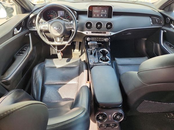 2020 KIA STINGER