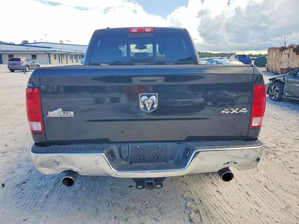2015 RAM 1500 SLT