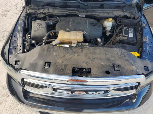 2015 RAM 1500 SLT
