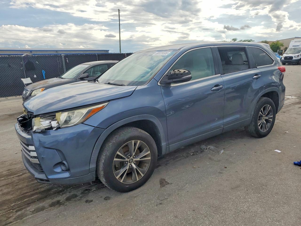 2019 TOYOTA HIGHLANDER LE