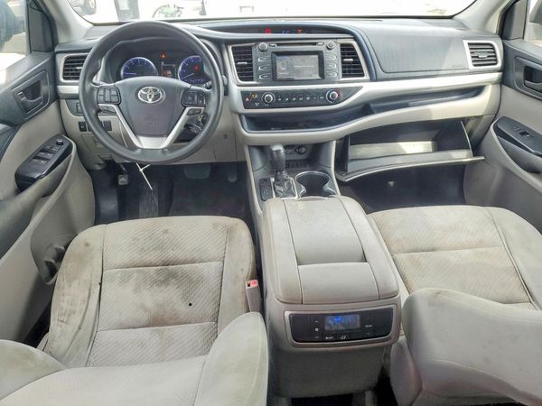 2019 TOYOTA HIGHLANDER LE